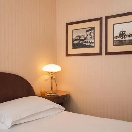 Отель Grand Astoria Градо