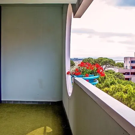 Grand Astoria Отель