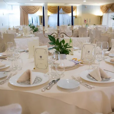 Отель Grand Astoria 4*