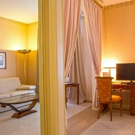 Grand Astoria Отель