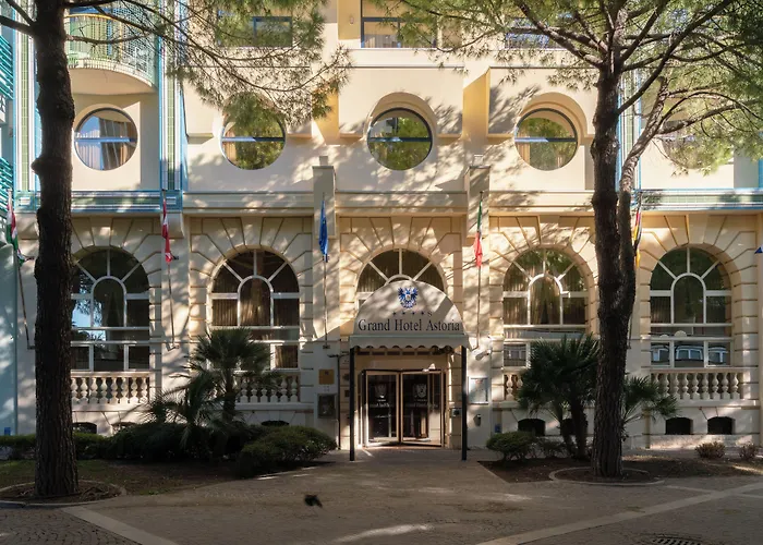 Hotel Grand Astoria 4*