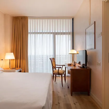 Grand Astoria Hotel