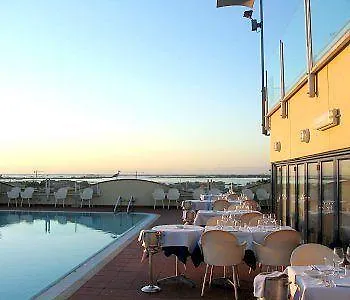 Hotel Grand Astoria 4*