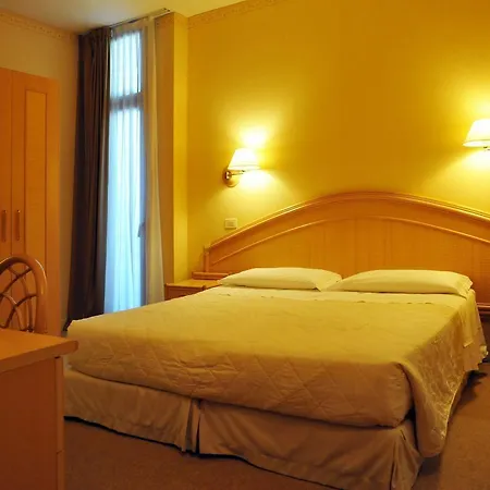Grand Astoria Hotel