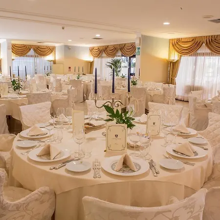 Grand Astoria Hotel 4*