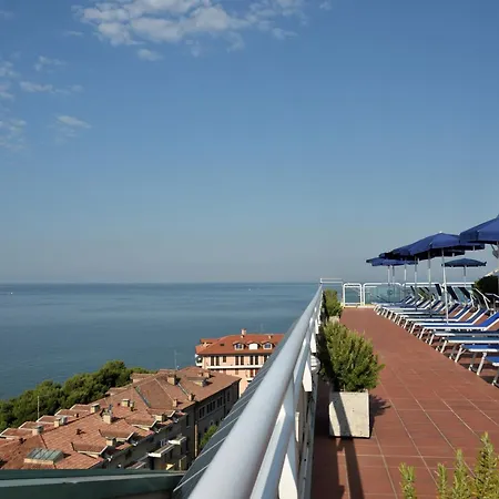 Szálloda Grand Astoria