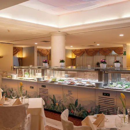 Hotel Grand Astoria 4*