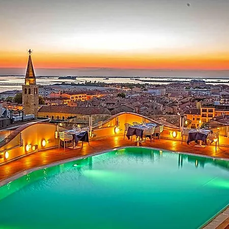 Grand Astoria Hotel 4*