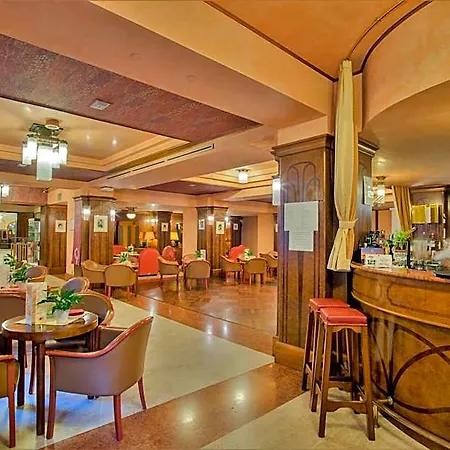 Grand Astoria Hotel