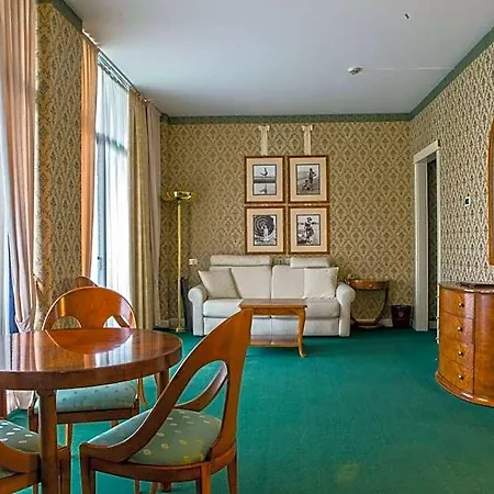 Hotel Grand Astoria 4*