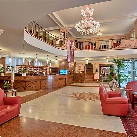 Grand Astoria Hotel 4*