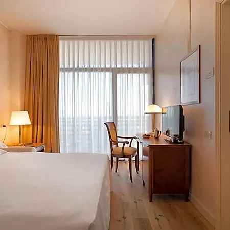 Grand Astoria Hotel