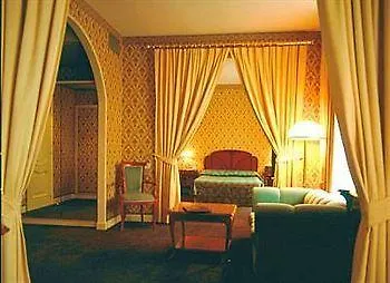 Grand Astoria Hotel
