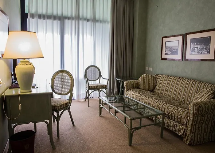 Grand Astoria Отель Градо