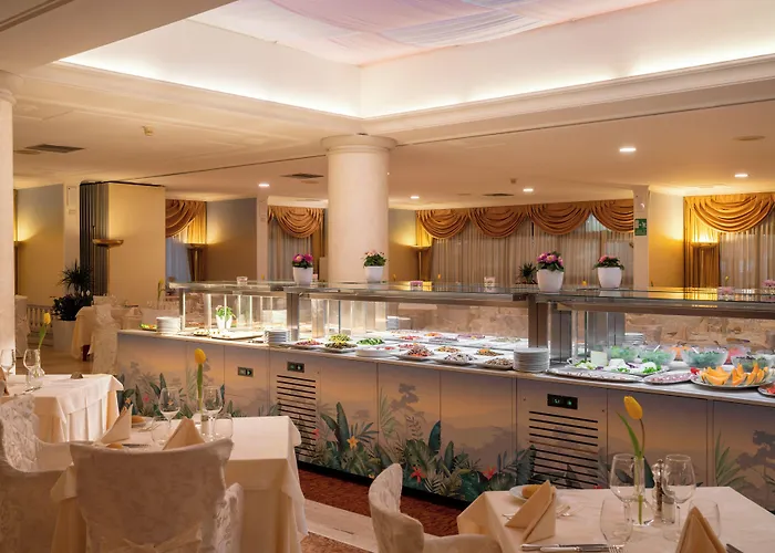 Hotel Grand Astoria 4*